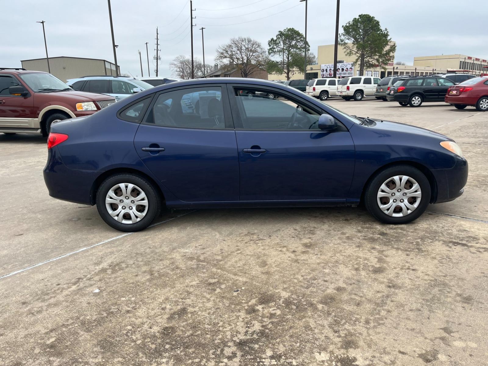 2010 blue Hyundai Elantra GLS (KMHDU4ADXAU) with an 2.0L L4 DOHC 16V engine, Automatic transmission, located at 14700 Tomball Parkway 249, Houston, TX, 77086, (281) 444-2200, 29.928619, -95.504074 - Photo #7